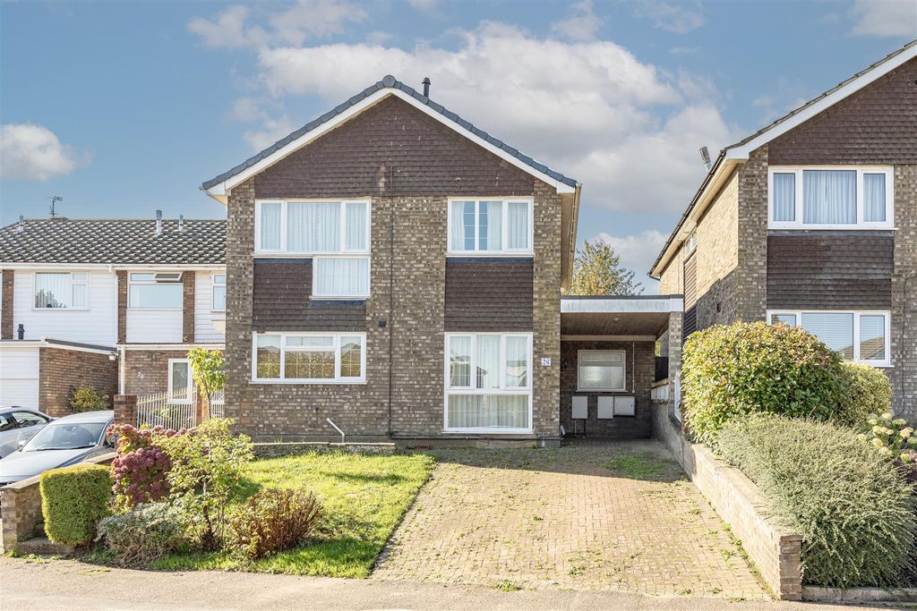 Property photo 1 of 12 26-Aldwickbury-Crescent-20.Jpg