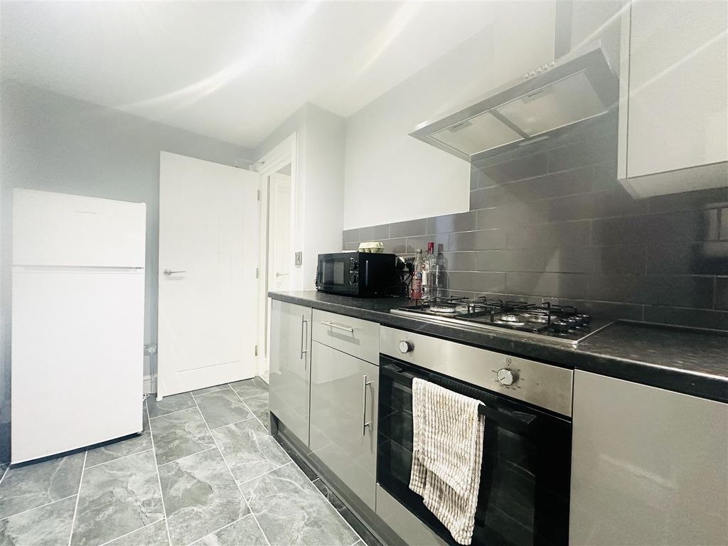 Property photo 2 of 12 Kitchen