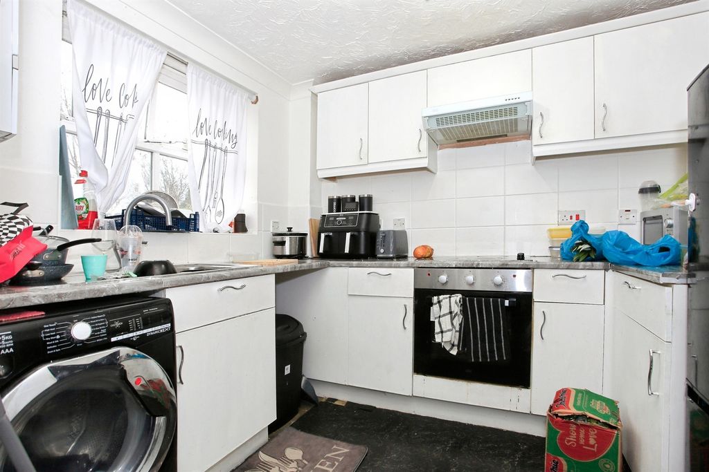 Property photo 2 of 13