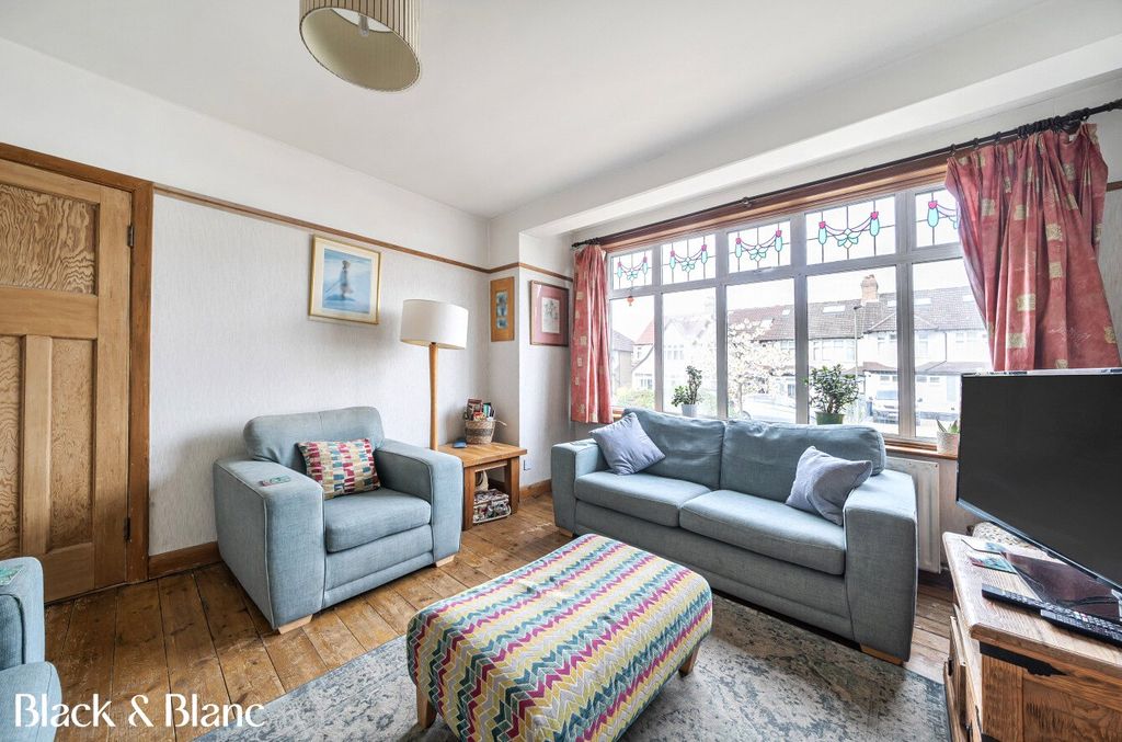 Property photo 3 of 20 Living Room