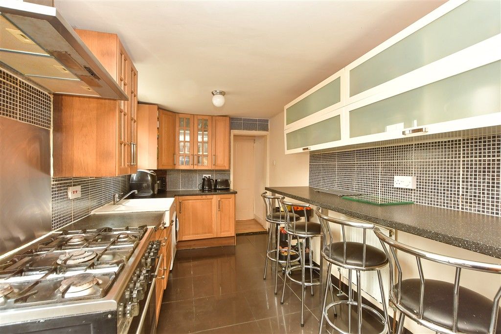 Property photo 2 of 9 Kitchen