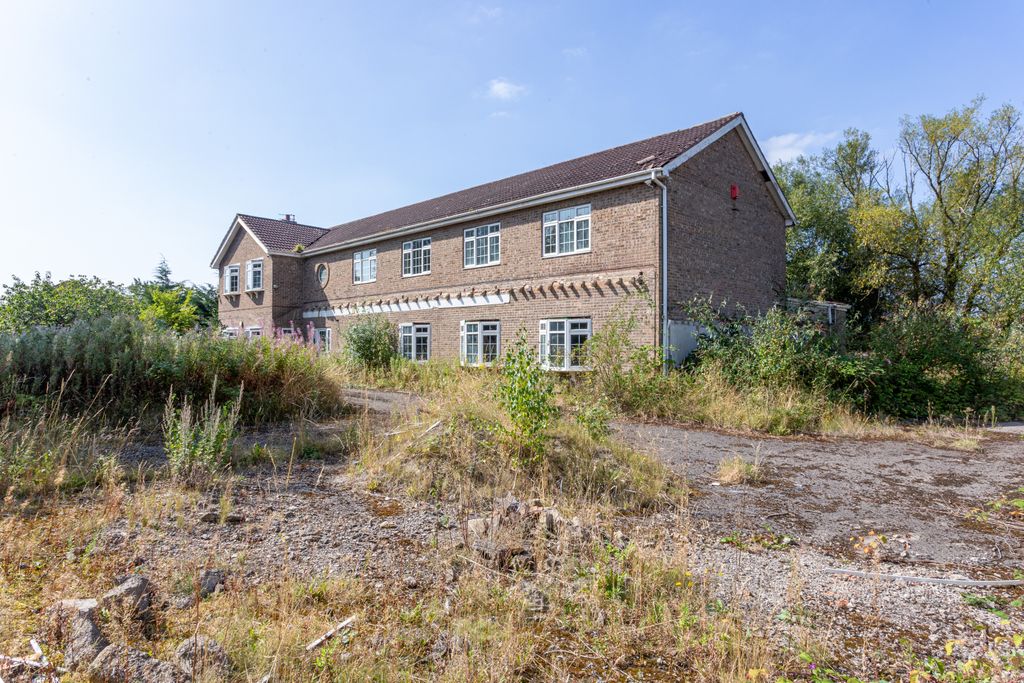 Property photo 1 of 31