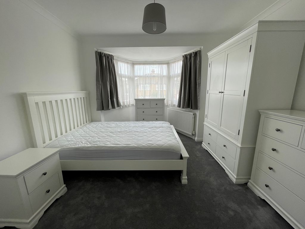 Property photo 1 of 9 Cover