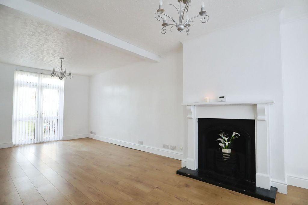 Property photo 3 of 10 Lounge/ Dining Room