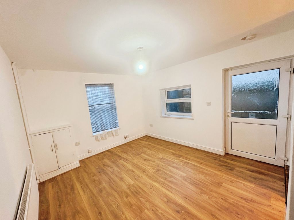 Property photo 2 of 7 Bedroom