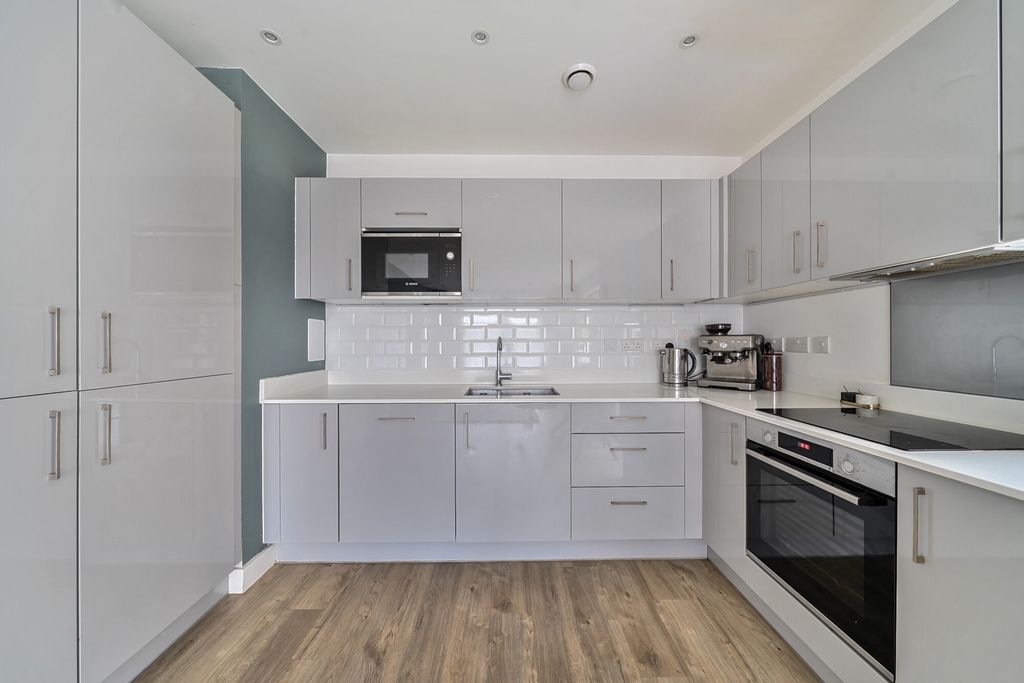 Property photo 3 of 10 12-6819cd9131463-...