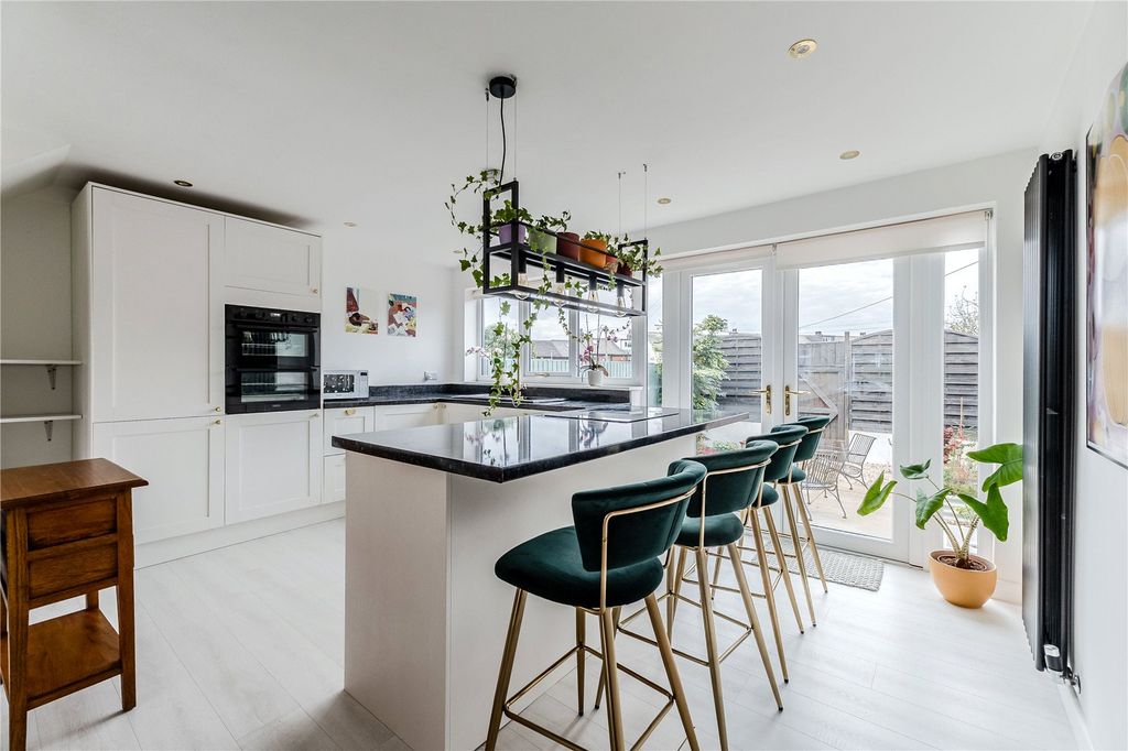 Property photo 2 of 12 Dining Kitchen