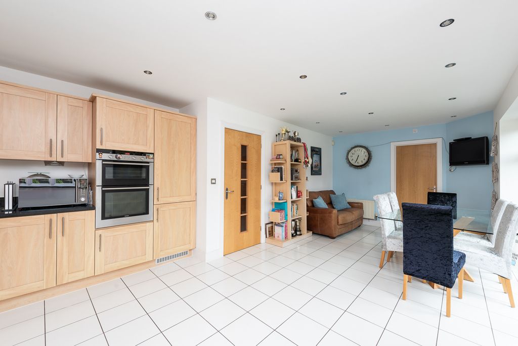 Property photo 3 of 21