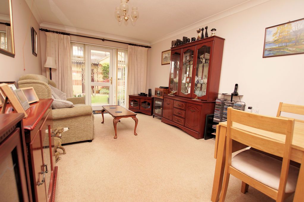 Property photo 3 of 9 Lounge