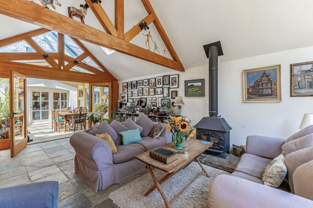 Property photo 2 of 16 Sitting Room