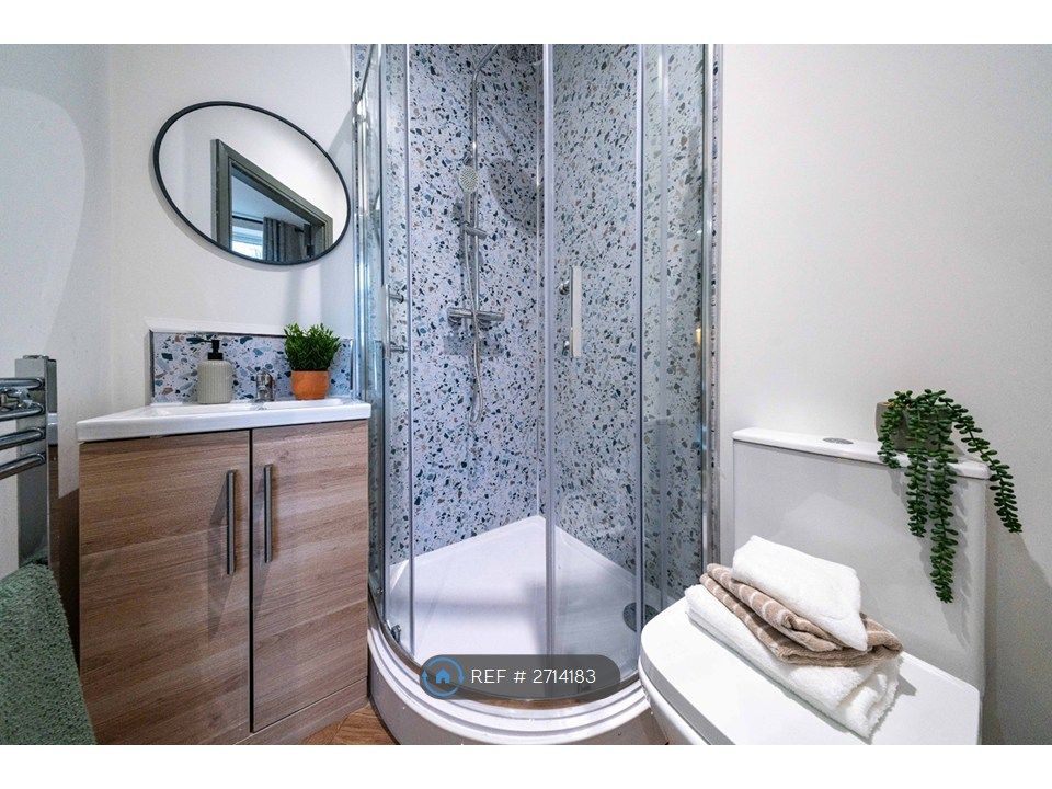 Property photo 3 of 6 Ensuite