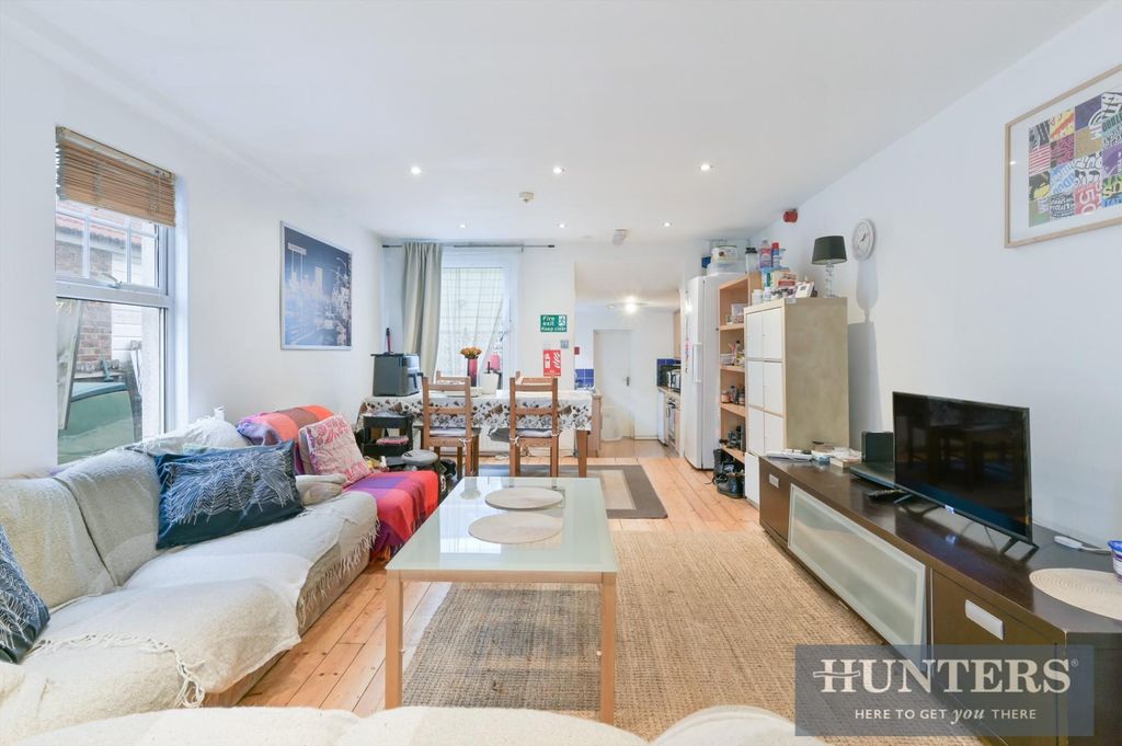 Property photo 3 of 19 New Road,  (3).Jpg