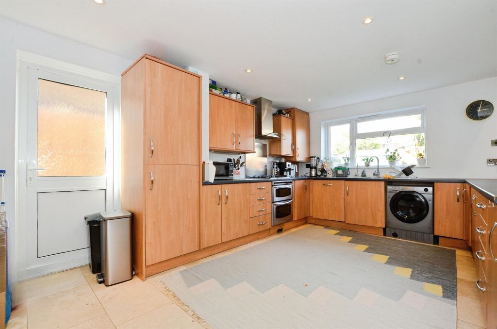 Property photo 2 of 25