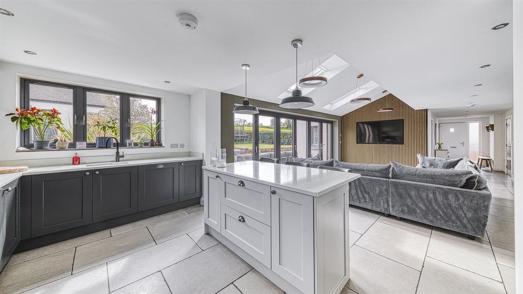 Property photo 3 of 33 E92A6405_Hdr.Jpg