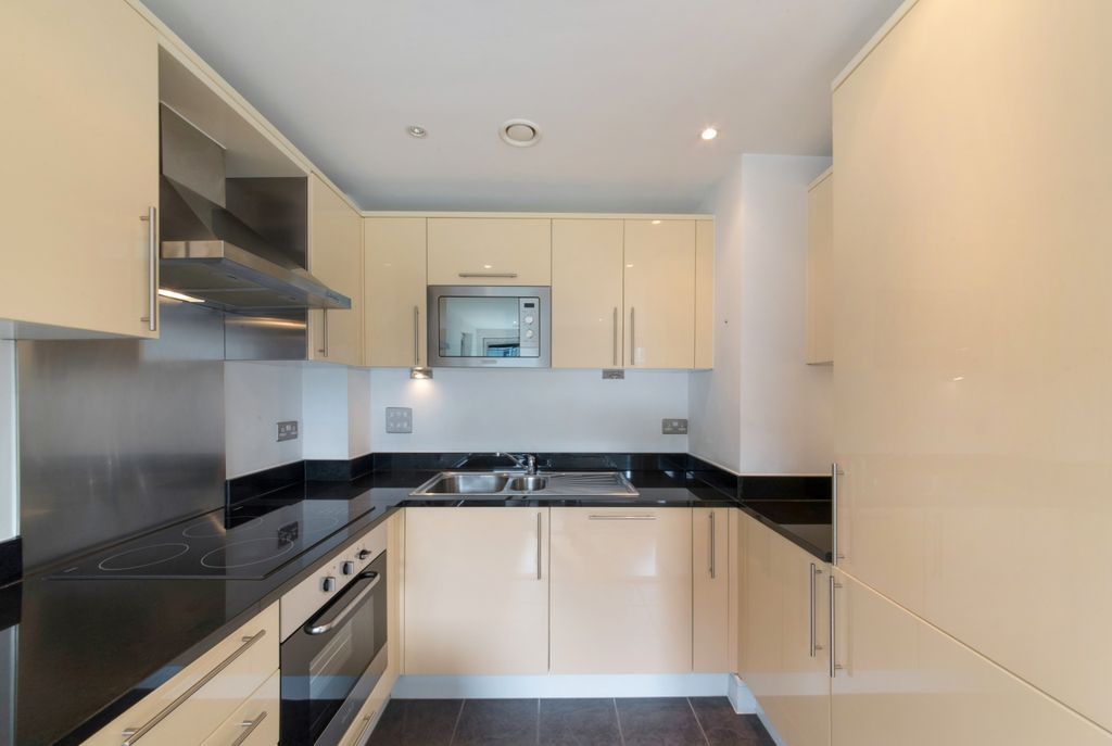 Property photo 3 of 8 Kitchen