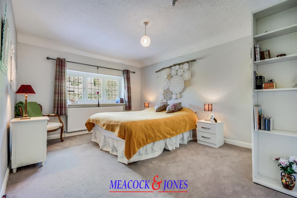 Additional image 20 of 5 bed detached house for saleHillwood Grove, Hutton Mount, Brentwood CM13