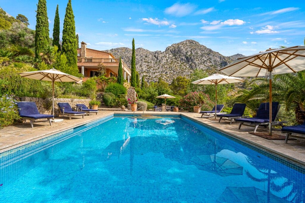 Property photo 1 of 20 Exterior And Pool (3)