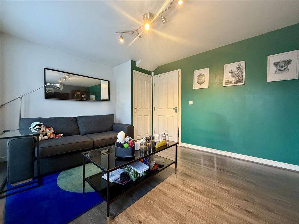 Property photo 3 of 9 Lounge