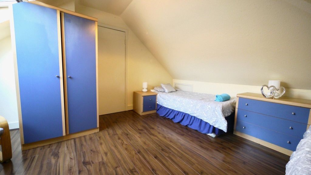 Property photo 1 of 7 Bedroom