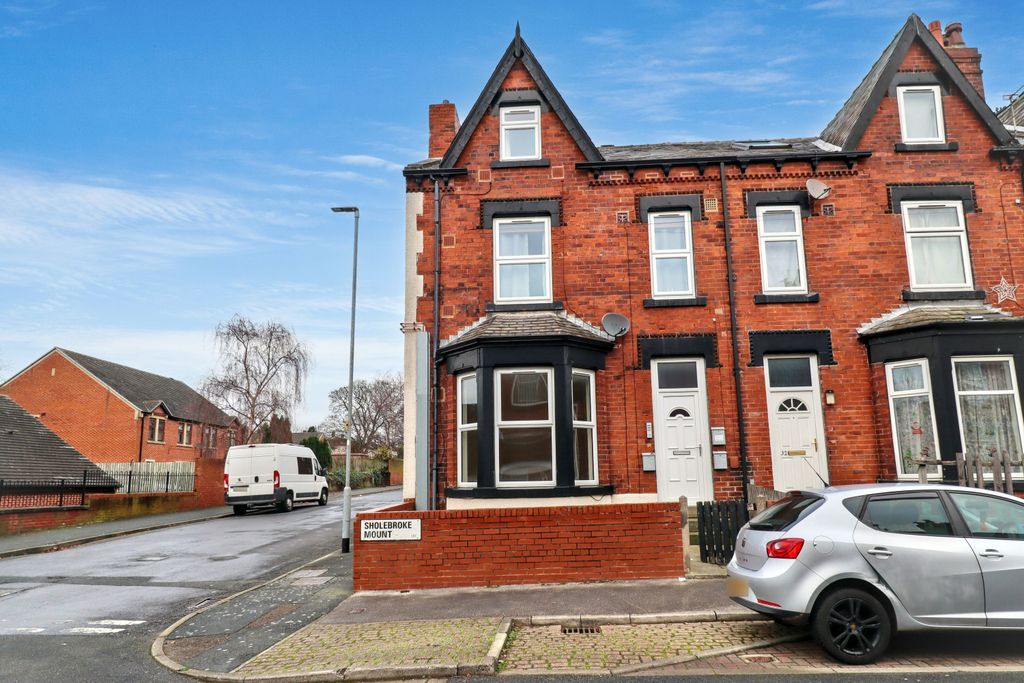 Property photo 1 of 12 Flat A, 34 Sholebroke Mount, Leeds, West Yorkshire, Ls7 3Hg