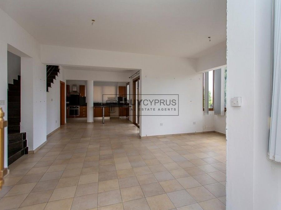 Property photo 3 of 24