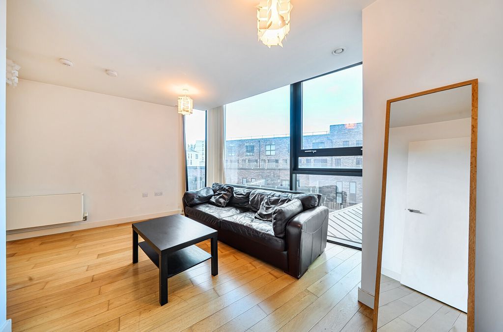 Property photo 3 of 17 1381707-7-6915Bd7...