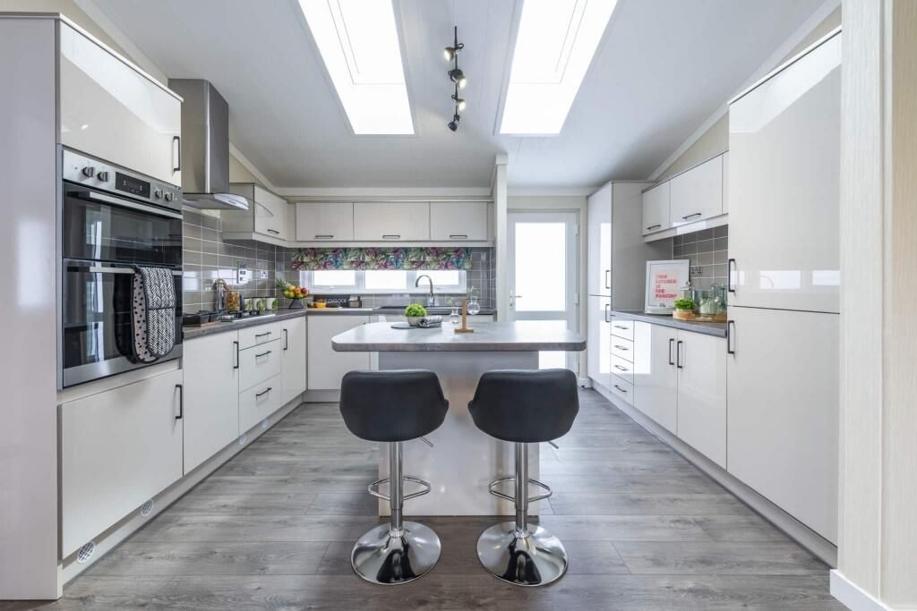 Property photo 2 of 7 Kitchen