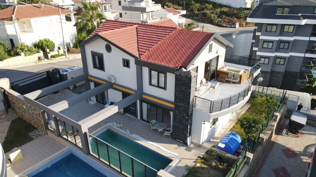 Property photo 1 of 26