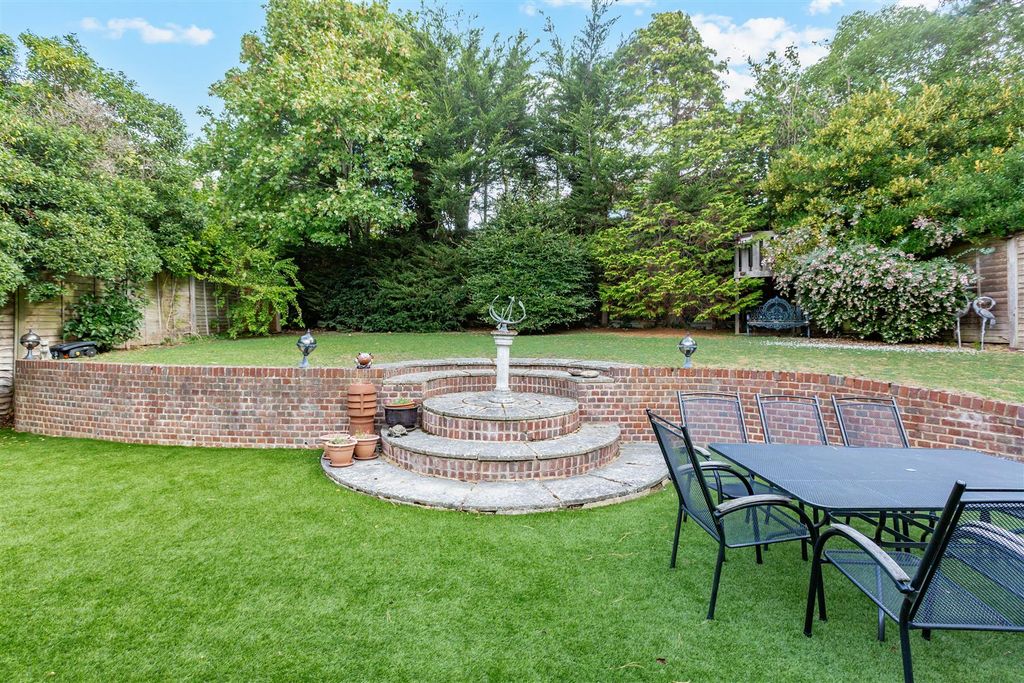 Property photo 3 of 21 Garden