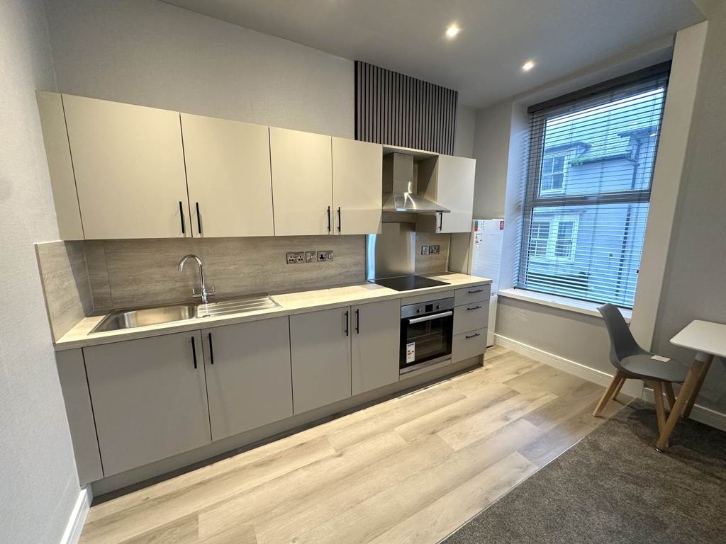 Property photo 2 of 6 Kitchen