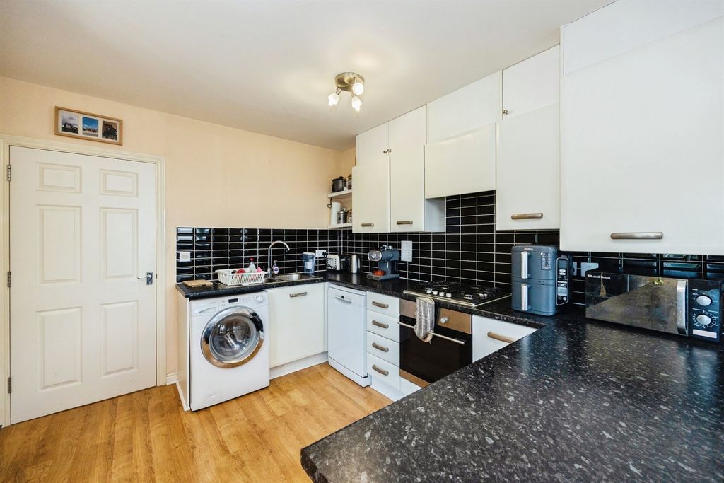 Property photo 2 of 17