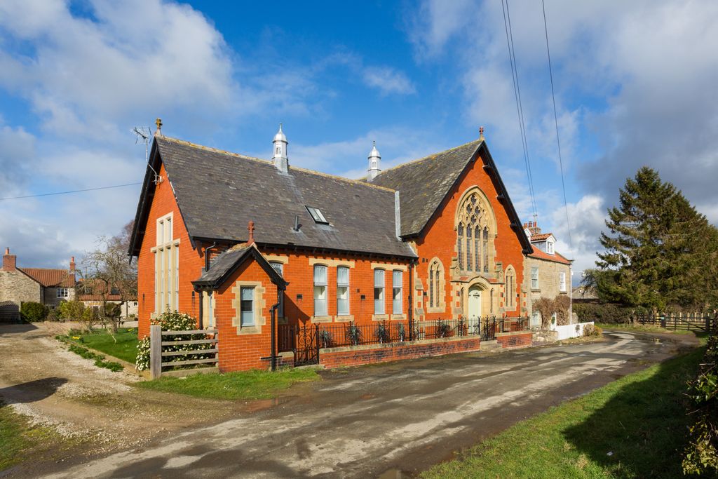 Property photo 2 of 28 Exterior