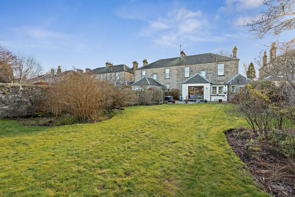 Property photo 2 of 33