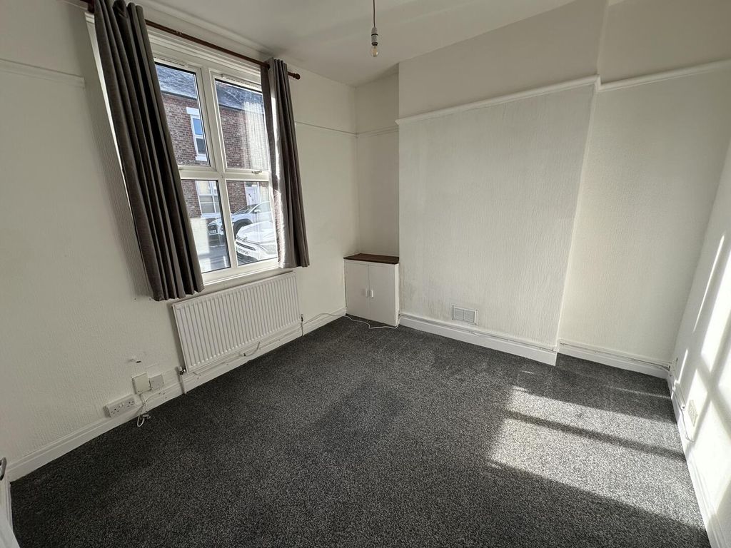 Property photo 3 of 11 Lounge