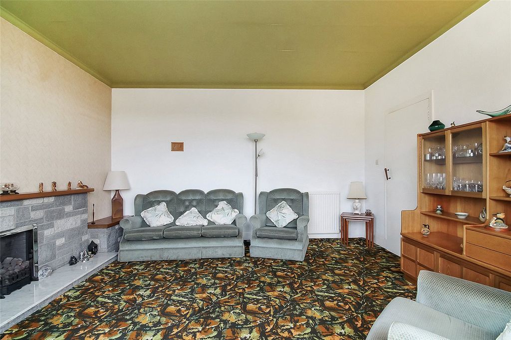 Property photo 3 of 21 Living Room