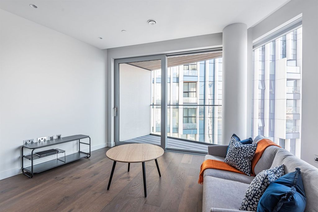 Property photo 2 of 15 Reception