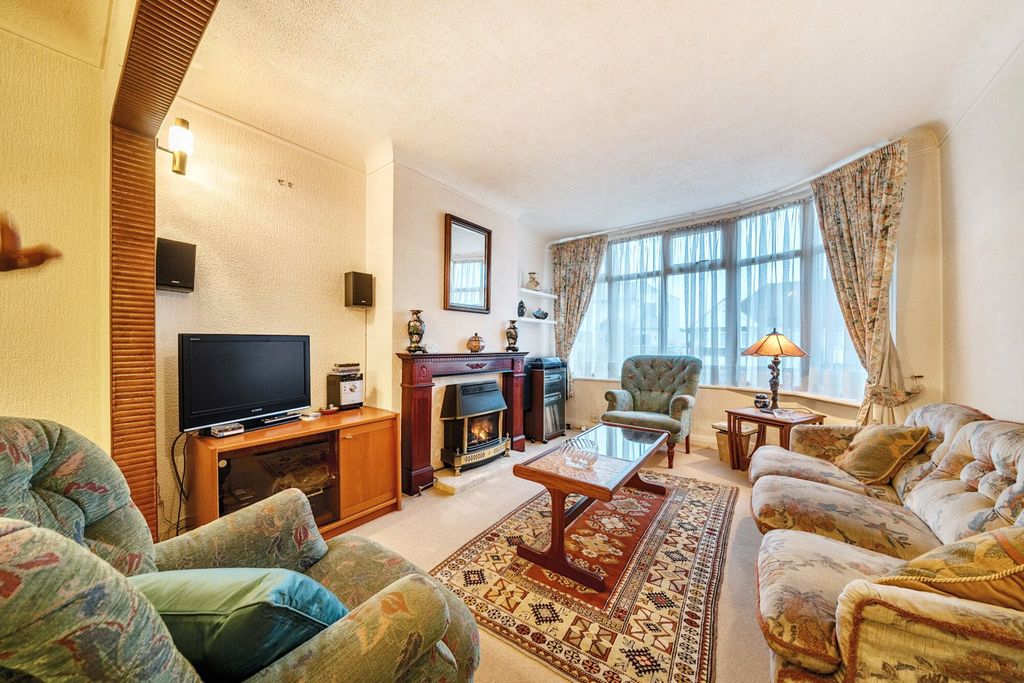 Property photo 3 of 16 3