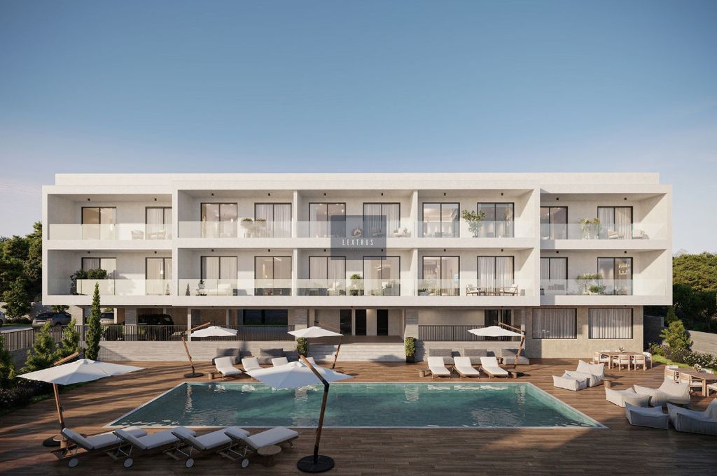 Property photo 1 of 3