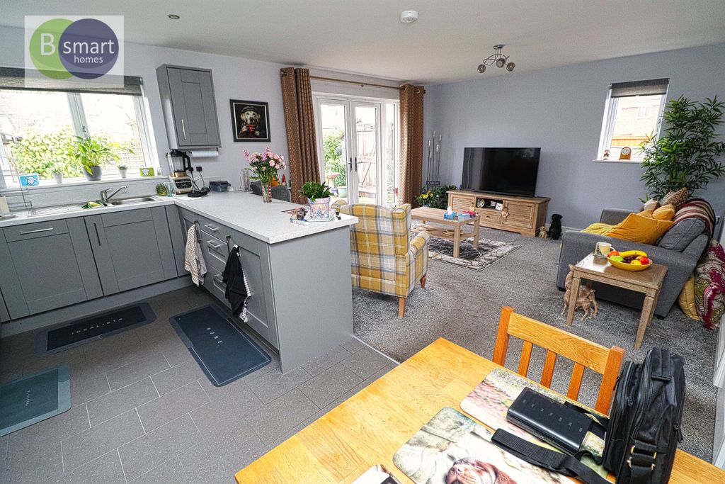 Property photo 3 of 12 Img_1929