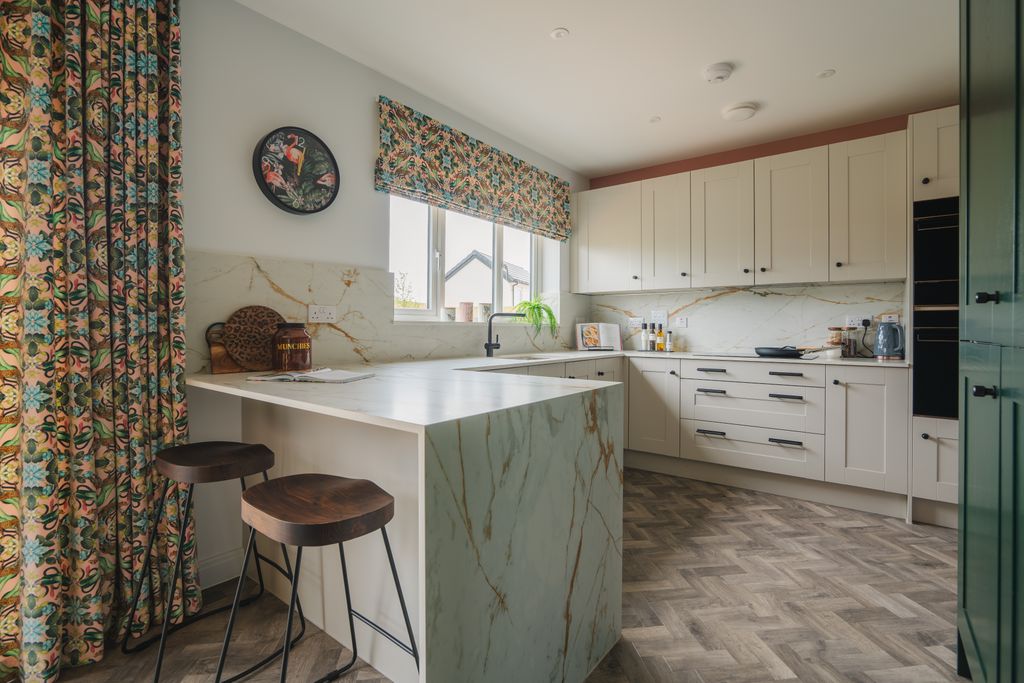 Property photo 3 of 18 Kitchen
