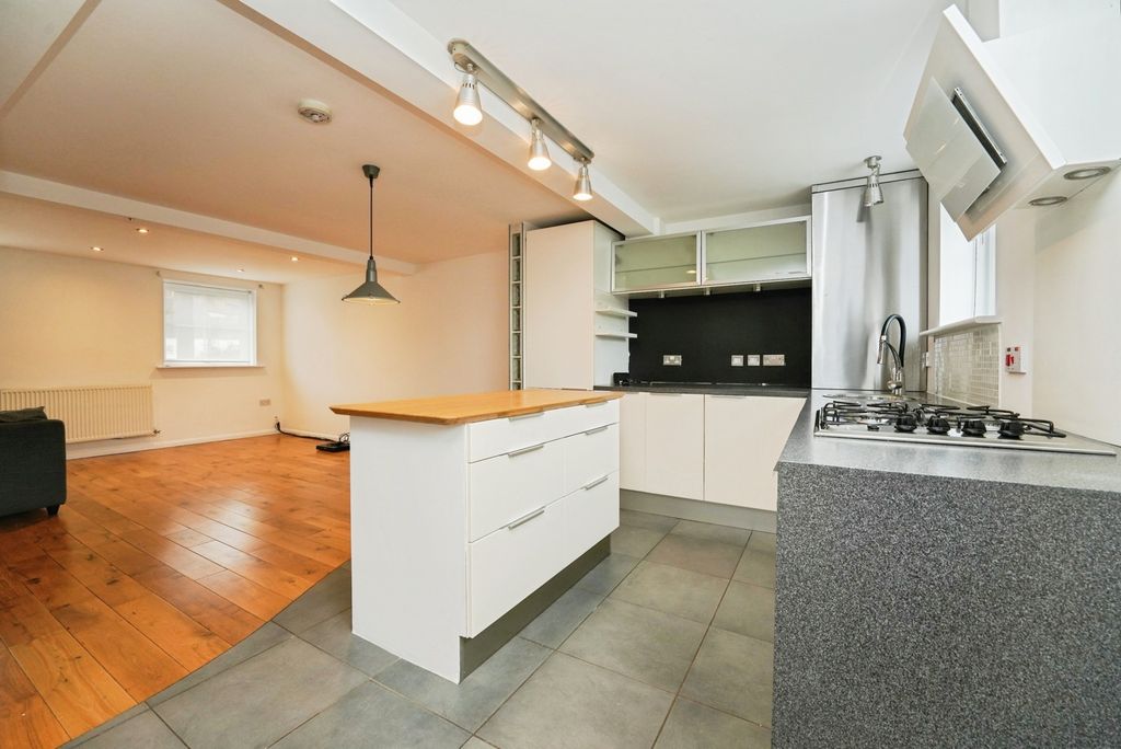 Property photo 2 of 17 Photo