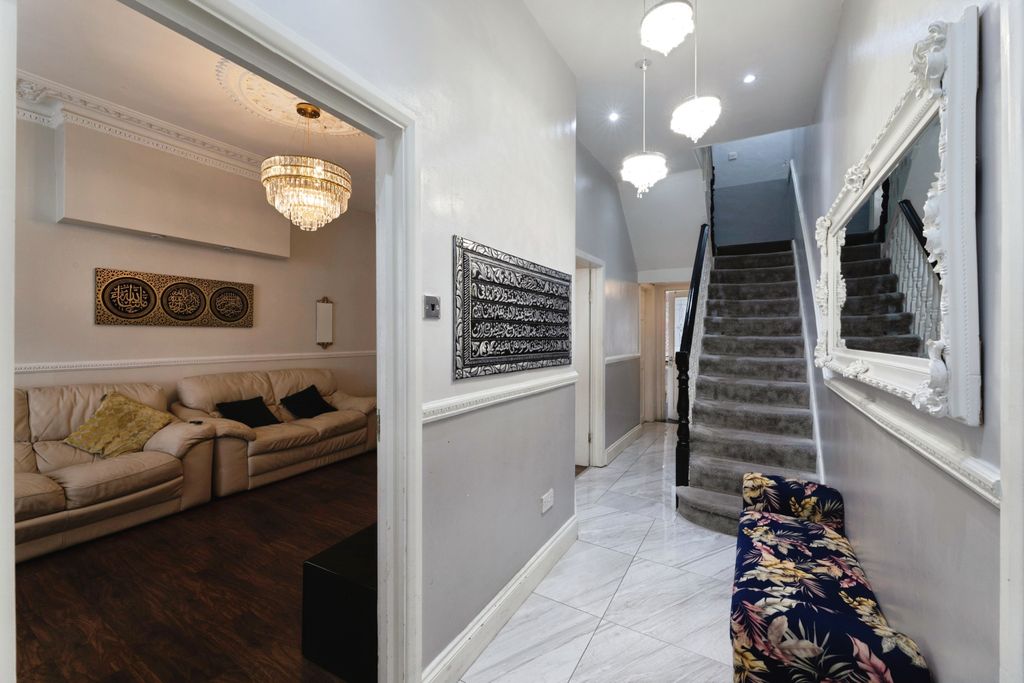 Property photo 3 of 13 Hallway