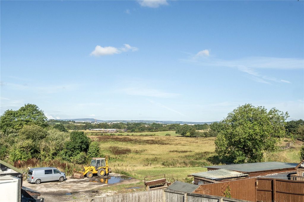 Property photo 2 of 22 Picture No. 21