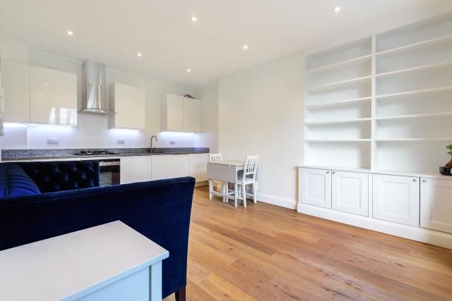 Property photo 3 of 10 Recepton/Kitchen
