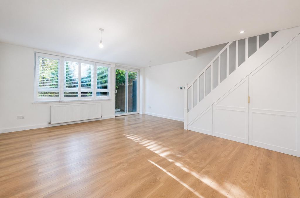 Property photo 1 of 7 Living Room.Png