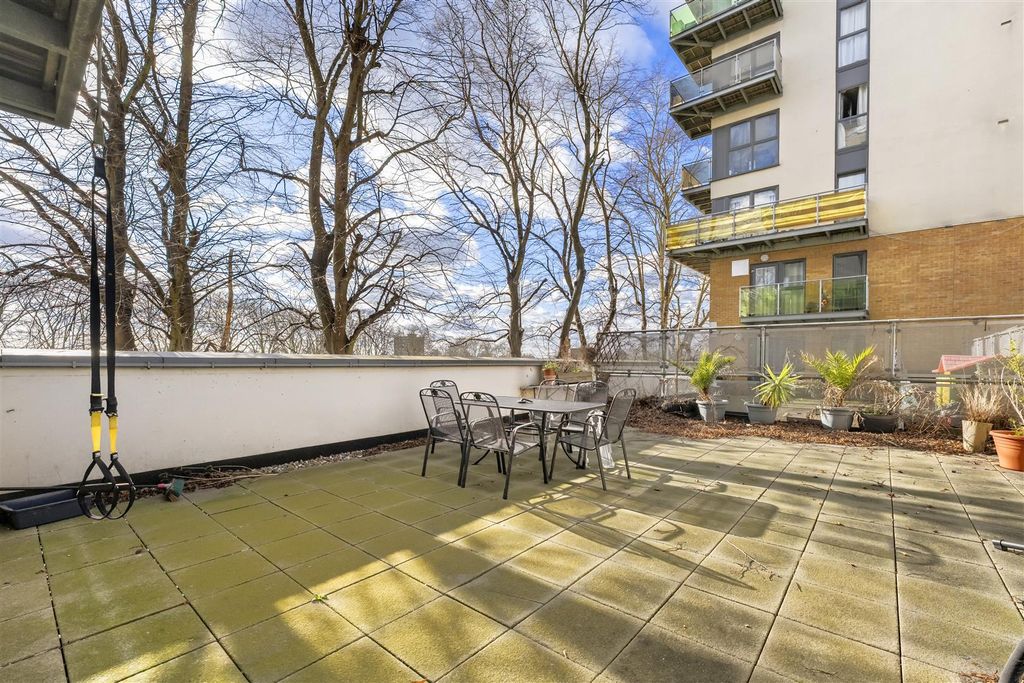 Property photo 2 of 28