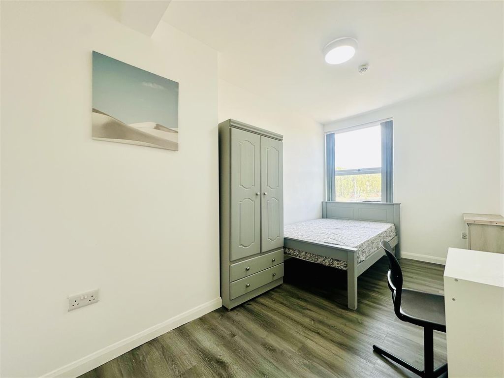 Property photo 2 of 19 Bedroom 1