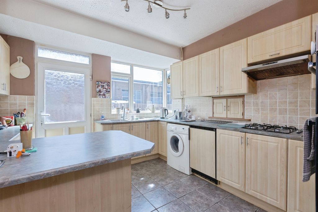 Property photo 3 of 18