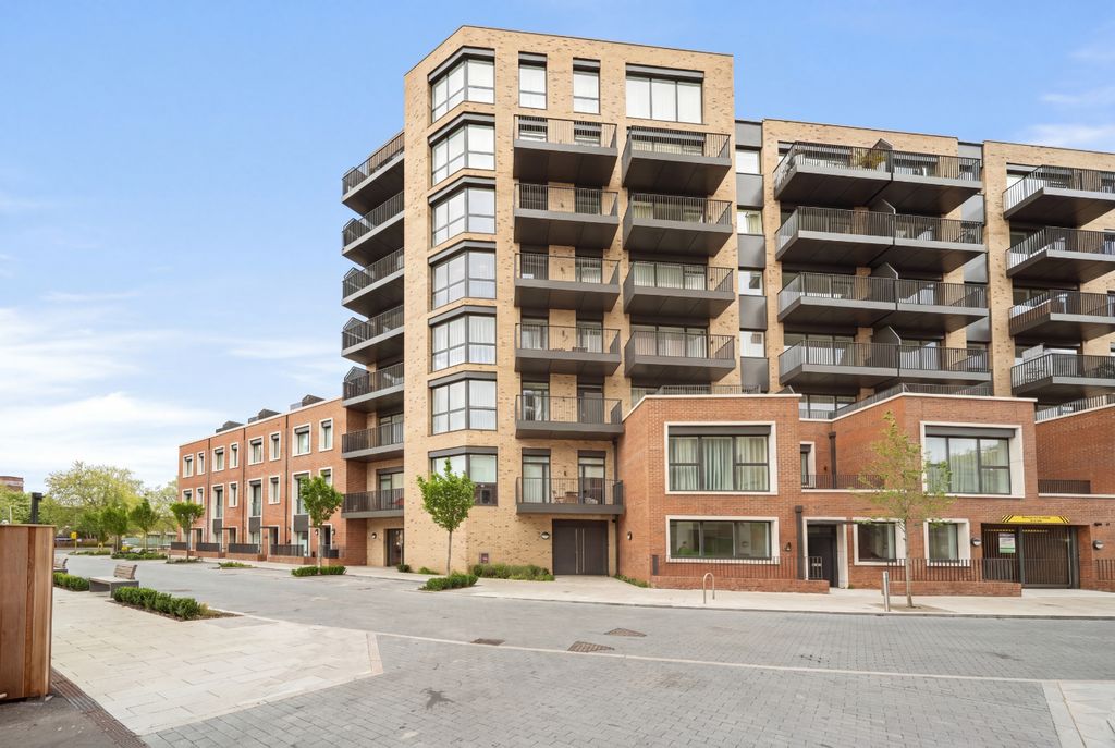 Property photo 3 of 10 Chiswick High Street-01.Jpg