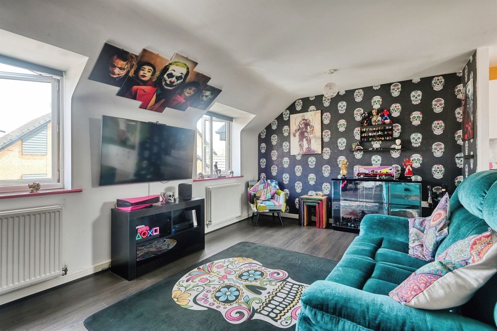 Property photo 2 of 17
